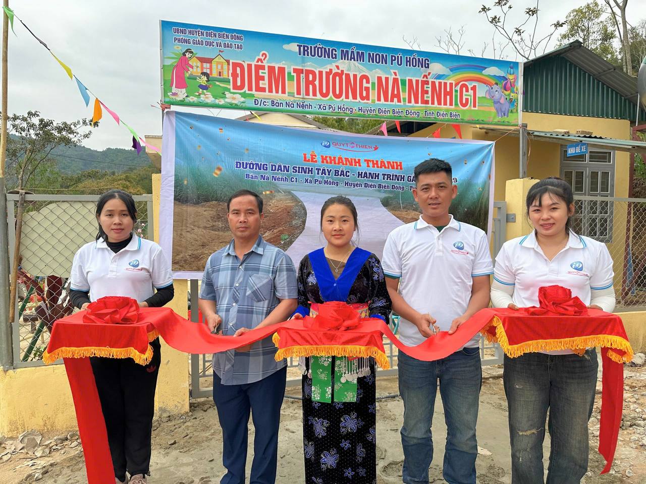 Mọi người đang thảo luận sôi nổi trên diễn đàn trực tuyến